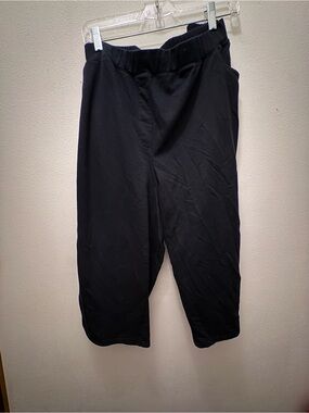 Quacker Factory Black Capris with Elastic Waist